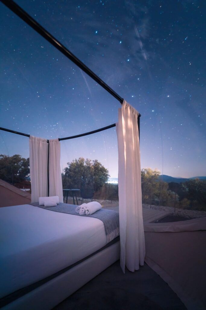 Disfruta de la habitación burbuja para dormir bajo las estrellas
